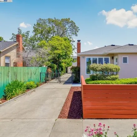Buy this 3 bed house on 1015 Cypress Avenue in San Mateo, CA 94401