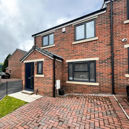 Rent this 3 bed townhouse on Whewell Street in Birstall, WF17 9PQ