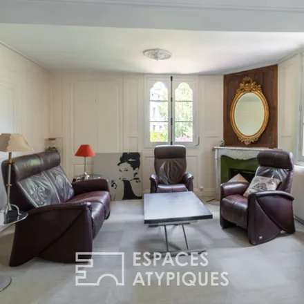 Rent this 3 bed apartment on 6 Rue de l'Hermine in 35000 Rennes, France