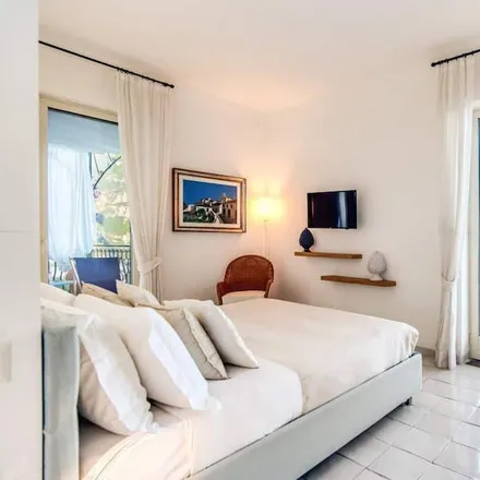 Rent this 4 bed house on 84017 Positano SA