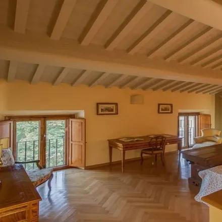 Rent this 4 bed apartment on Florence