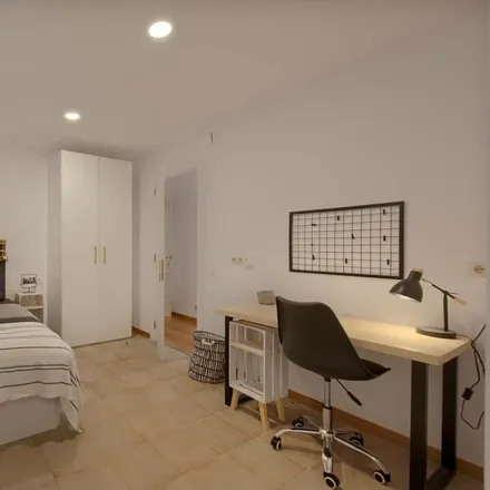 Rent this 5 bed room on Carrer de Balmes in 337, 08006 Barcelona