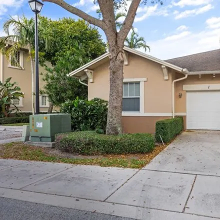 Image 2 - 735 Marina del Ray Lane, West Palm Beach, FL 33401, USA - Townhouse for sale