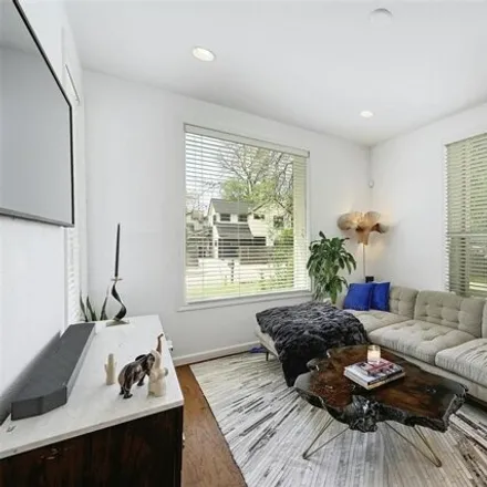 Image 3 - 2614 Willow Street, Austin, TX 78702, USA - House for rent