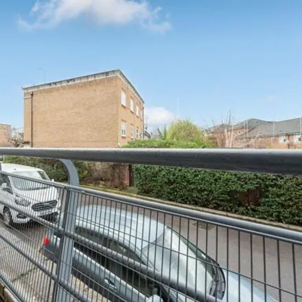 Image 1 - Stretton Mansions, Glaisher Street, London, SE8 3JW, United Kingdom - Apartment for sale