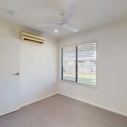 Image 4 - 10 Kempton Chase, Burdell QLD 4818, Australia - Apartment for rent