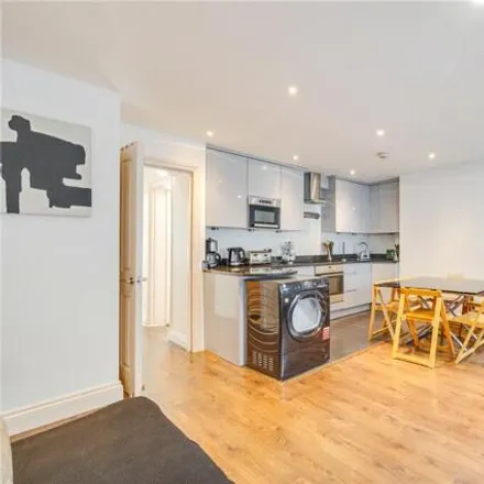 Image 3 - 8 Comeragh Road, London, W14 9HP, United Kingdom - Apartment for sale