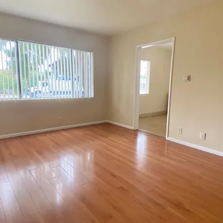 Image 7 - North Hollywood Way, Los Angeles, CA 91504, USA - Apartment for rent