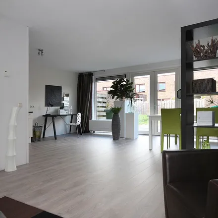 Rent this 4 bed apartment on Jacob van Maerlantstraat 23 in 3404 GM IJsselstein, Netherlands