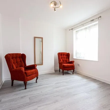 Rent this 2 bed apartment on Hillside Road in London, UB1 2PD
