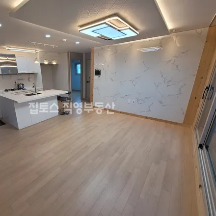 Rent this 3 bed apartment on 서울특별시 광진구 자양동 610-31
