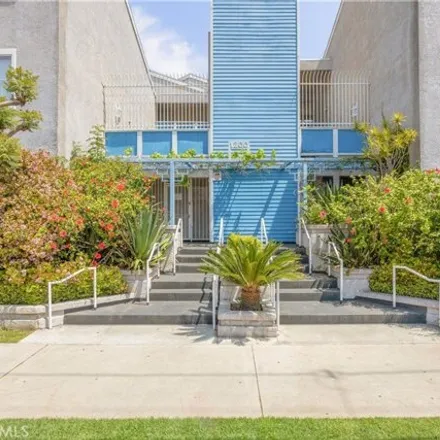 Buy this 2 bed condo on Rose Avenue in Long Beach, CA 90813