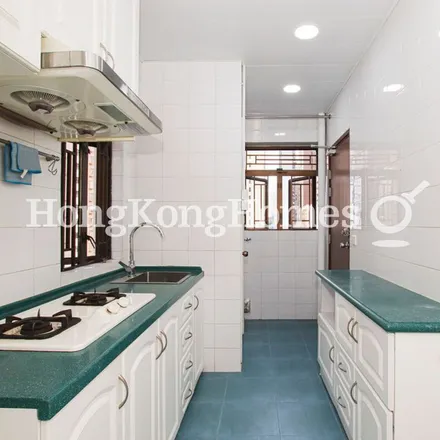 Image 2 - China, Hong Kong, Hong Kong Island, Sai Ying Pun, Water Street, Bi-Yu Muslim Restaurant - Apartment for rent
