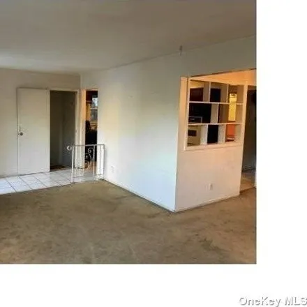 Image 6 - 30-11 Bessemund Avenue, New York, NY 11691, USA - House for sale