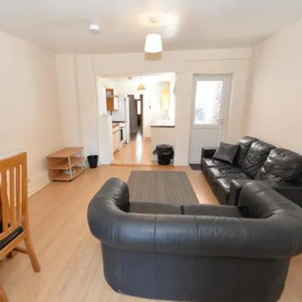 Rent this 5 bed townhouse on 27 Lodge Road in Portswood Park, Southampton