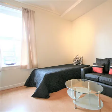 Rent this 1 bed house on Kensington Court in Royal Park Terrace, Leeds