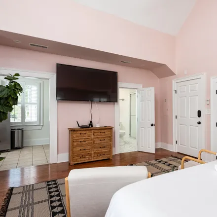 Image 6 - NotSo Hostel, 156 Spring Street, Gadsden Green Homes, Charleston, SC 29403, USA - Apartment for rent