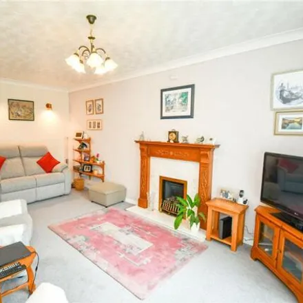 Image 4 - Elton Drive, Bebington, CH63 9HD, United Kingdom - House for sale