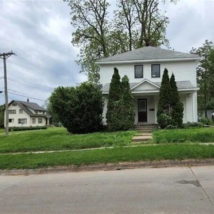 Buy this 4 bed house on 423 West Madison Street in Knoxville, IA 50138