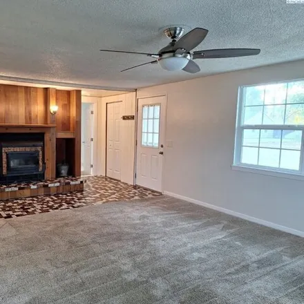 Image 2 - 1107 Cottonwood Drive, Richland, WA 99354, USA - House for sale