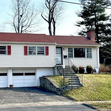 Rent this 3 bed house on 140 Robin Lane in Fairfield, CT 06824