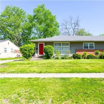 Buy this 3 bed house on 1995 Vine Street in West Des Moines, IA 50265