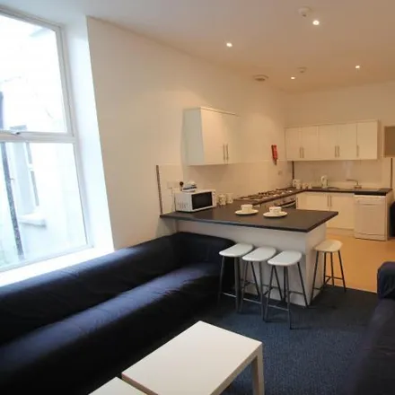 Rent this 7 bed apartment on 8 St Lawrence Road in Plymouth, PL4 6HR
