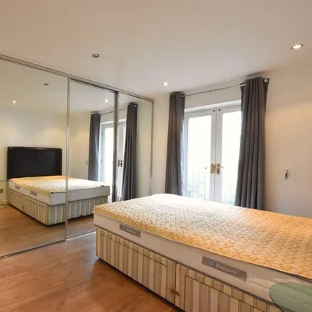 Image 5 - Oakeford House, 72 Russell Road, London, W14 8HU, United Kingdom - Apartment for rent