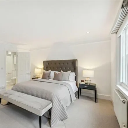 Image 3 - 60 Ebury Street, London, SW1W 9QU, United Kingdom - Room for rent