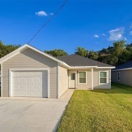 Buy this 3 bed house on 1438 E Broadway St in Gainesville, Texas