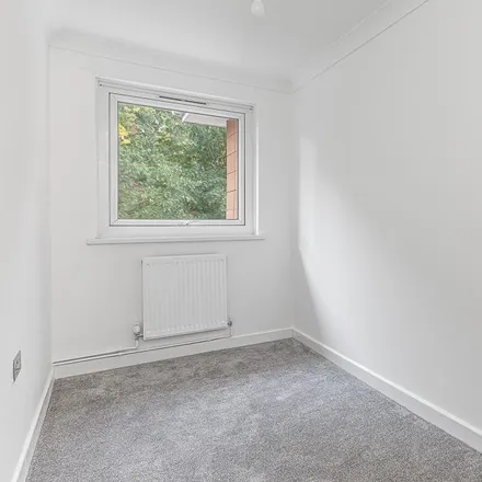 Image 7 - Columbia House, 201 Hamlets Way, London, E3 4LS, United Kingdom - Apartment for rent