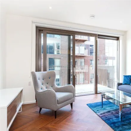Image 2 - Chancery Building, Embassy Gardens, 3 New Mill Road, Nine Elms, London, SW11 7AW, United Kingdom - Apartment for rent