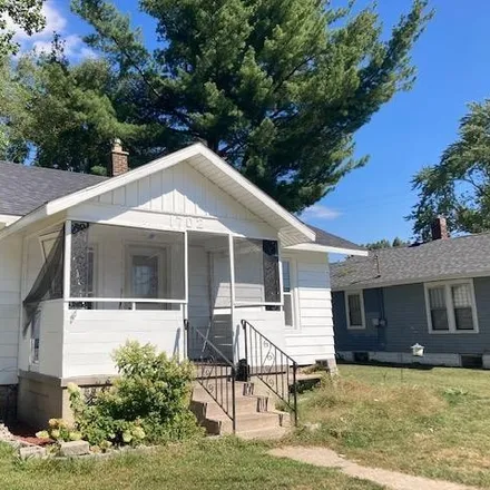 Buy this 3 bed house on 1698 West Lexington Avenue in Elkhart, IN 46514