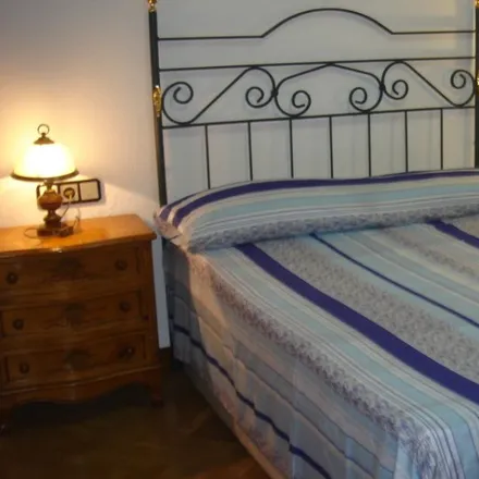 Rent this 5 bed room on Mis pollitos in Cuesta de San Blas, 37007 Salamanca
