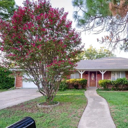 Rent this 4 bed house on 2211 Briarwood Boulevard in Arlington, TX 76013