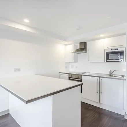 Rent this 1 bed apartment on 22 High Street in Easthampstead, RG12 1LL