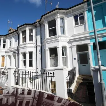 Rent this 2 bed room on 17 Gladstone Place in Brighton, BN2 3QE