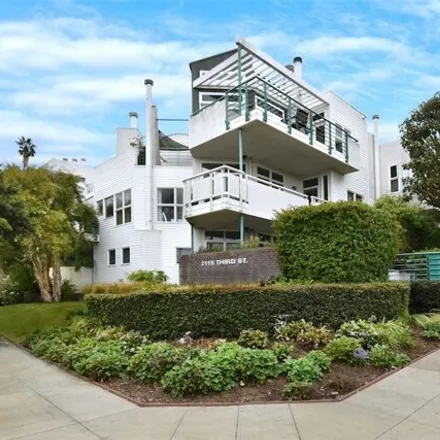 Buy this 2 bed condo on 312 Pacific Street in Santa Monica, CA 90405