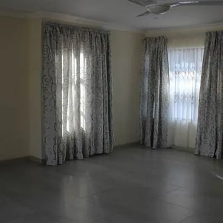 Image 6 - 52 Eighth Avenue, Buffalo City Ward 27, Gonubie, South Africa - Apartment for rent