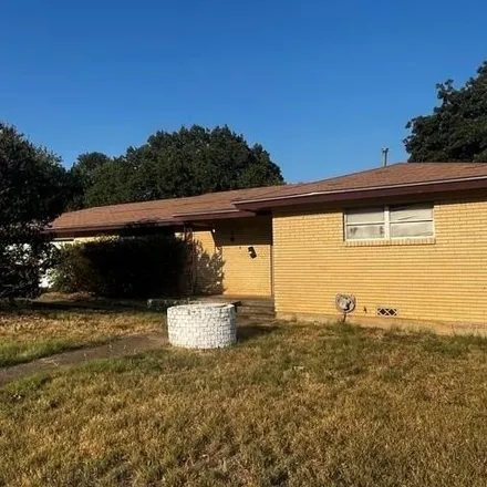 Image 2 - 749 East Pipeline Road, Bedford, TX 76022, USA - House for sale