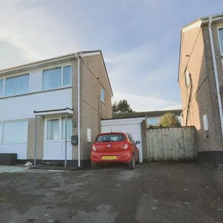 Buy this 3 bed duplex on Dennis Road in Liskeard, PL14 3NS