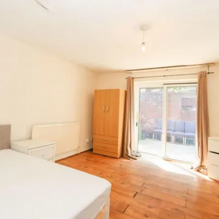 Image 3 - Dingle Gardens, Canary Wharf, London, E14 0DN, United Kingdom - Apartment for rent