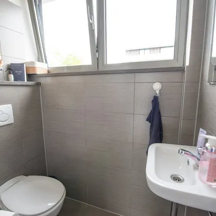 Rent this 2 bed apartment on Sandwichbar Don Quichot in Vennestraat 25, 8790 Waregem