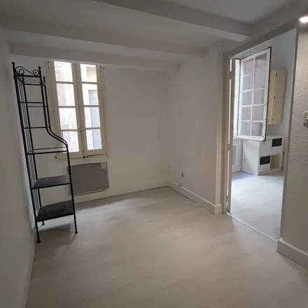 Image 3 - 4 Rue Saint-Pierre, 34062 Montpellier, France - Apartment for rent