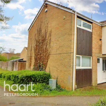 Rent this 4 bed townhouse on Lythemere in Peterborough, PE2 5NX