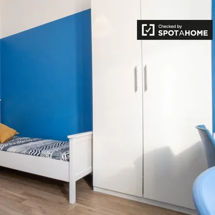 Rent this 4 bed room on 1 in Via Santa Giovanna d'Arco, 20099 Sesto San Giovanni MI