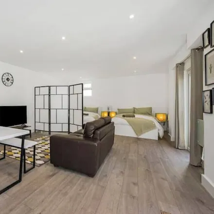 Rent this studio apartment on London in IG1 1EN, United Kingdom