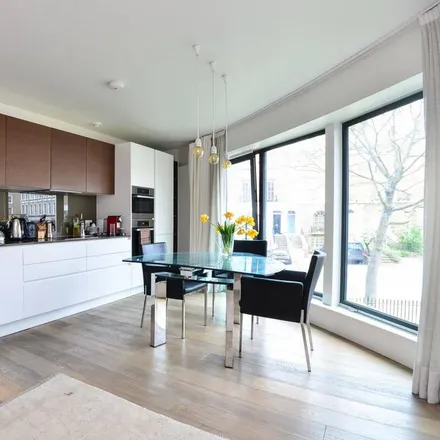 Rent this 2 bed apartment on Milliner House in Hortensia Road, Lot's Village