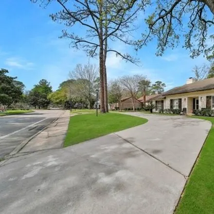 Image 5 - 10110 Briar Forest Drive, Houston, TX 77042, USA - House for sale