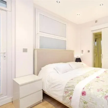 Image 3 - 227 Sussex Gardens, London, W2 2RL, United Kingdom - Apartment for sale